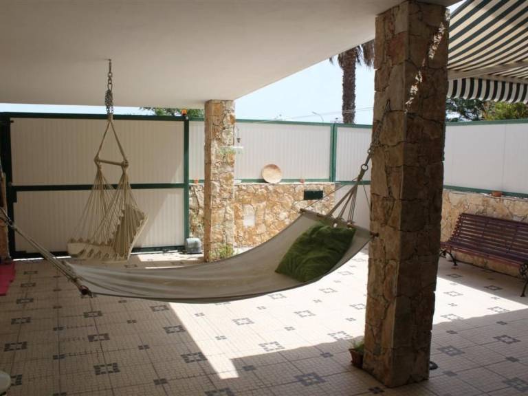 Fully equipped vacation home with grill & patio | Pet-friendly — photo 4