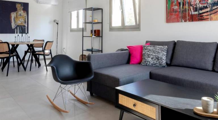 Apartment with terrace & yard — photo 4