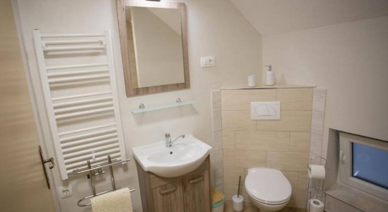 Charming rental apartment with yard & patio | Pets allowed — photo 2