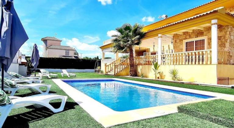 260 m&sup2; Villa