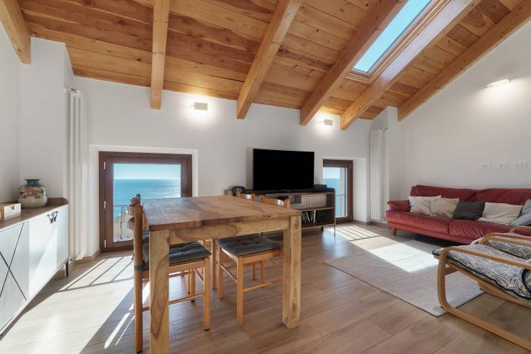 Apartment 'La Mansarda Di Crevari' with Sea View, Parking, Garden, Wi-Fi & Air Conditioning — photo 2