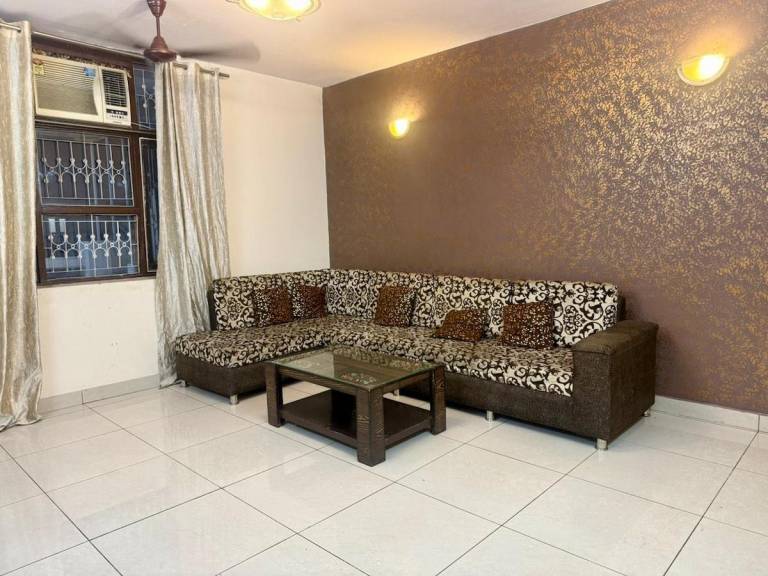 Spacious house | Near Connaught Place | Pets allowed in New Delhi