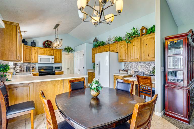 3,500-Sq-Ft Holiday Gem w/ Game Room in Heber City — photo 2