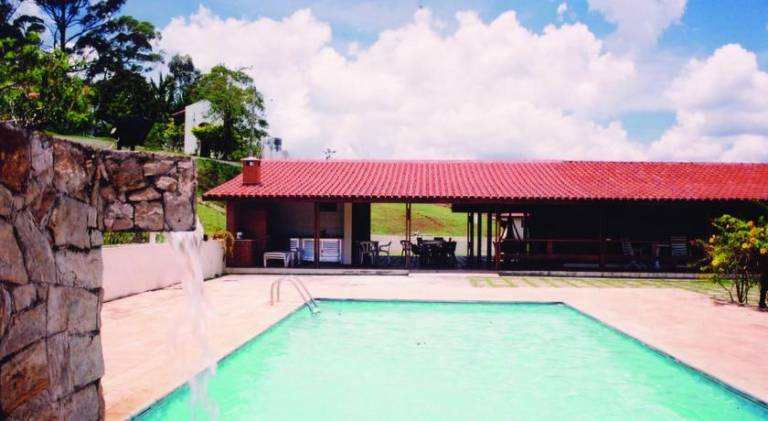 House with pool — photo 3