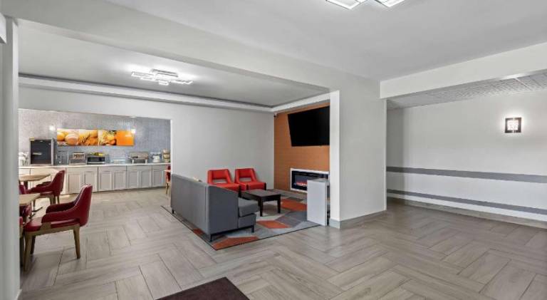 Comfort Inn & Suites Mason City - Clear Lake — photo 2