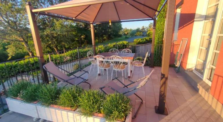 Lovely holiday apartment with patio, pool & garden | Dogs allowed — photo 5