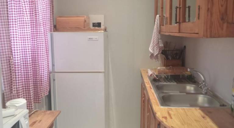 Holiday apartment with BBQ, private pool & yard — photo 3