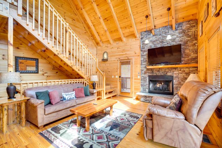 Sevierville Cabin w/ Hot Tub  4 Mi to Nat’l Park! — photo 2