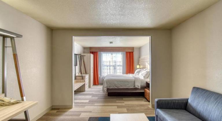 Holiday Inn Express Hotel & Suites Milwaukee Airport By IHG