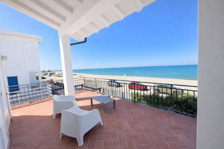 Family-friendly holiday apartment with terrace | Beach view | Beach nearby | Pets are welcome in Ancona