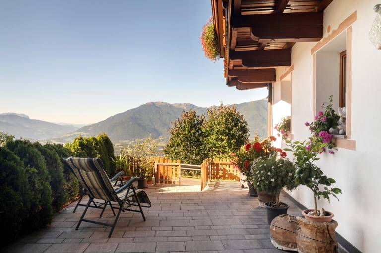 Holiday apartment with patio & yard | City view in Naz Sciaves