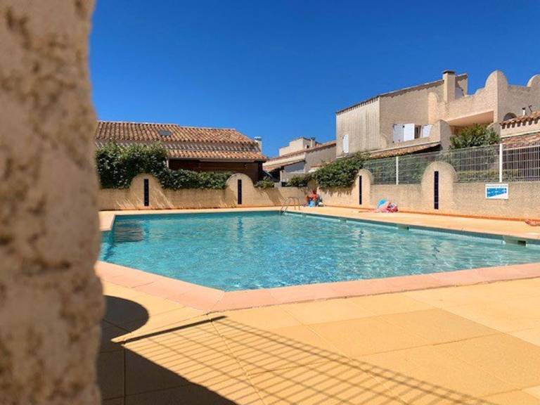 House with barbecue & pool in Agde