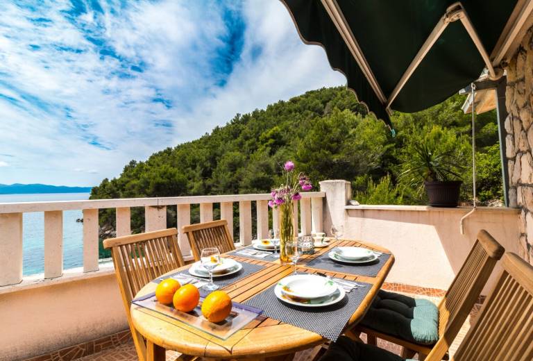 Rental apartment with patio & BBQ | Sea view — photo 3