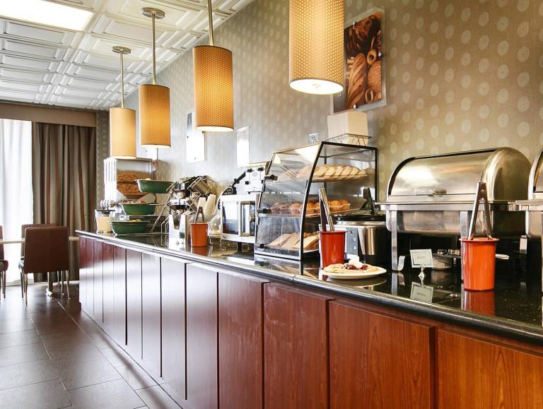 Quality Inn & Suites Charleston — photo 4