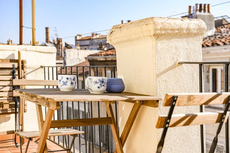 Terrasse ensoleillée au coeur du Cours Julien