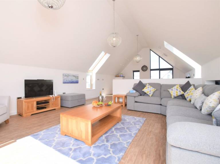 Fully equipped lovely cottage with yard & jacuzzi | Pet-friendly — photo 2