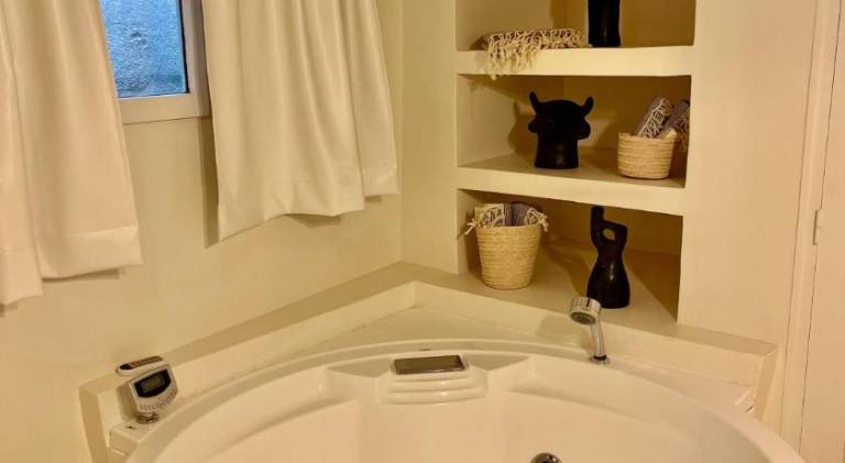 Apartment with terrace & jacuzzi — photo 5