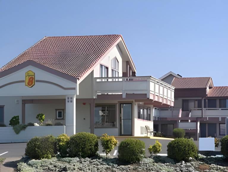 Super 8 By Wyndham Fort Bragg in Fort Bragg, CA