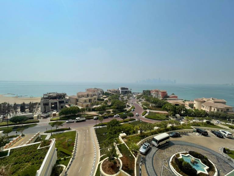 Rental apartment with pool in Doha