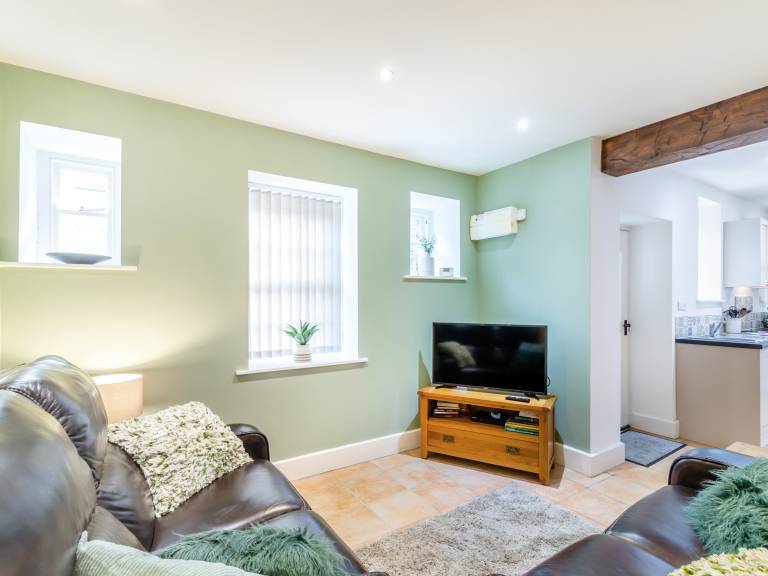 Cottage with 2 rooms for 4 persons — photo 3