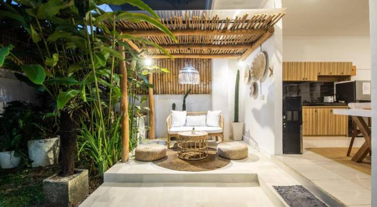 Villa with pool — photo 5