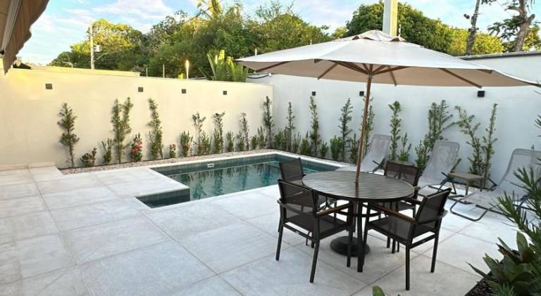 Vacation home with pool — photo 4