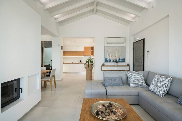 Villa White Harmony 6km vom Strand entfernt mit Pool