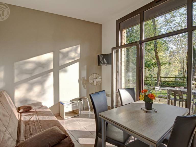 Cottage with grill & yard — photo 5