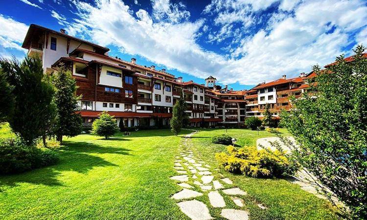 Apartment with patio & garden in Bansko