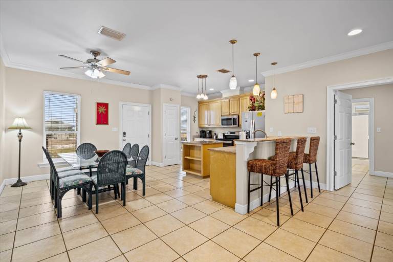 Off The Hook - 2433 Bienville — photo 4