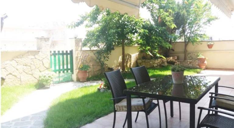 House with garden & patio — photo 4