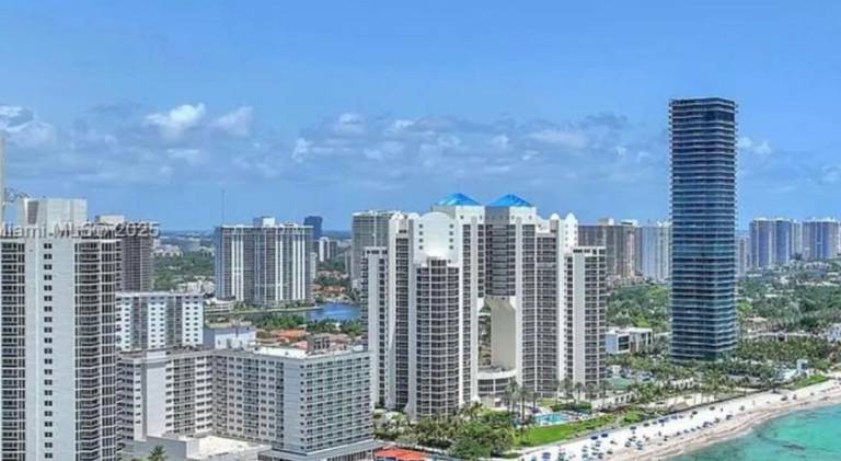 Miami Sunny Isles Beach Ocean Front Resort Condo with balcony Pool, Beach, Gym, Valet Parking — photo 5