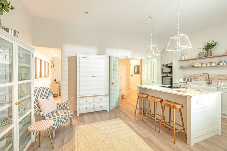 The Shell House (Sleeps 12 & 4 mins to the Beach) — photo 2