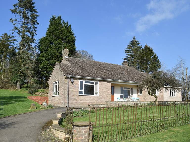 Cottage Chipping Warden