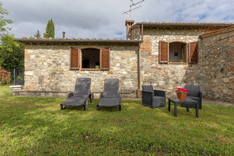 Villa with garden & pool | Garden view — photo 2