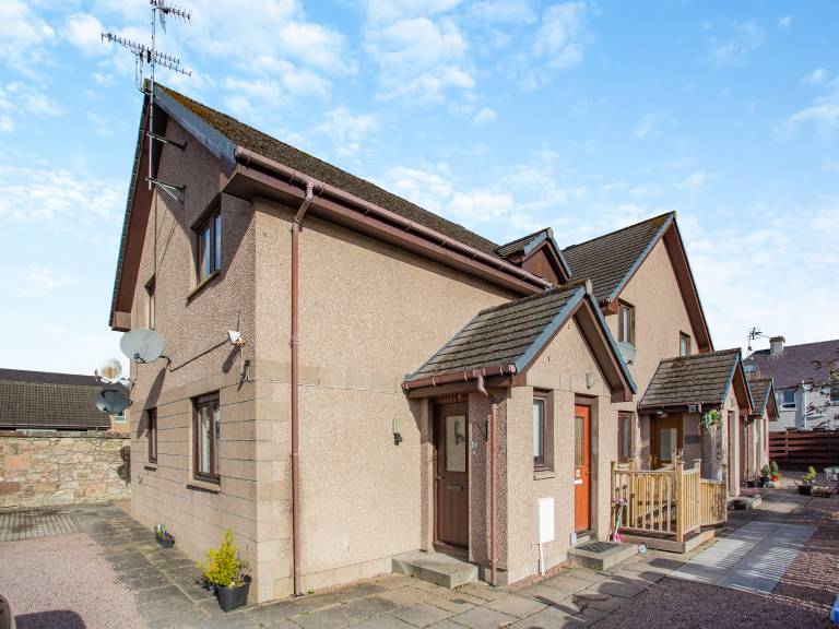 Family-oriented beautiful holiday apartment with yard | River view | Dogs allowed in Inverness