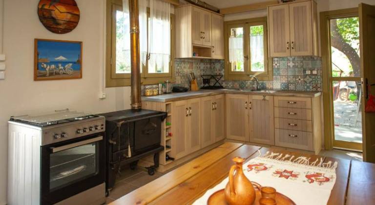 Vacation home with BBQ, terrace & yard | Good for workation in Platanias