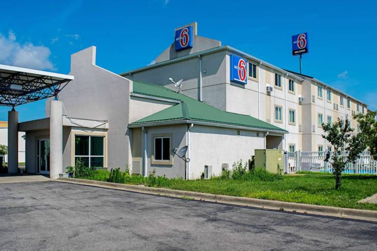 Motel 6 Seymour IN North