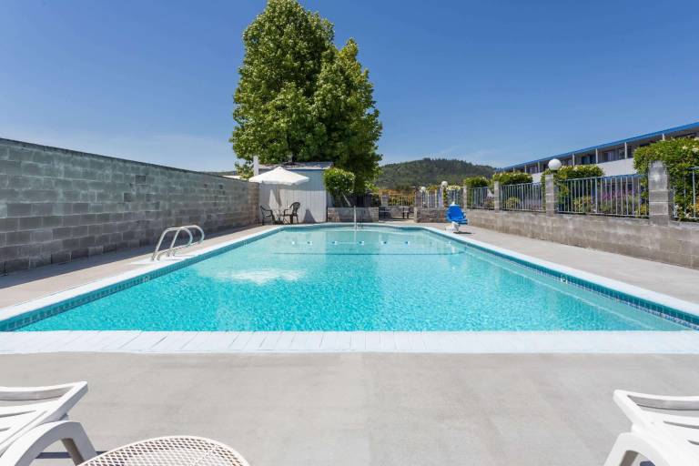 Travelodge by Wyndham Grants Pass — photo 2