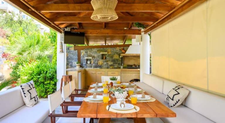 Fully equipped villa with patio, yard & BBQ | Beach nearby | Suitable for remote work | Pet-friendly — photo 4