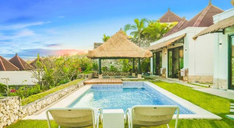 Villa with pool — photo 3