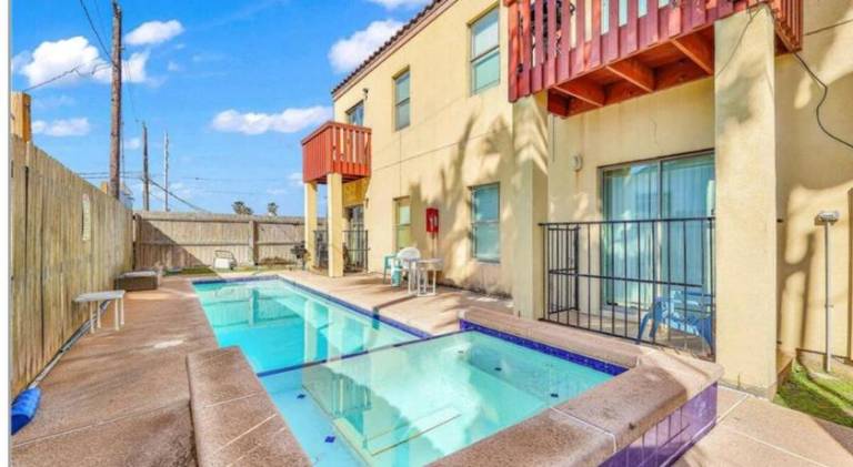 Holiday apartment with private pool & barbeque — photo 5