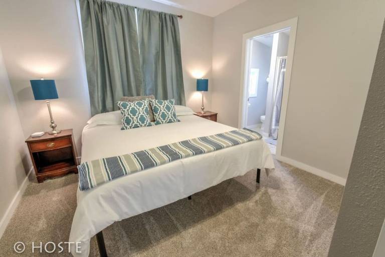 Heart Of Downtown King Bed Hot Tub Has It All — photo 5