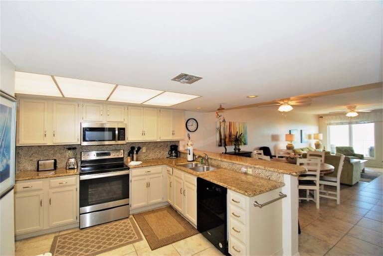 Condo with private pool — photo 3