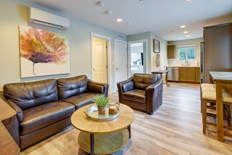 Easy Commuting! Modern SeaTac Unit w/ Fireplace — photo 5