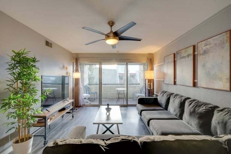 Fully Renovated! Walkable Old Town Condo — photo 5