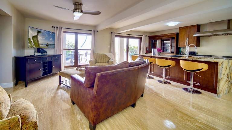 Condo West Bay