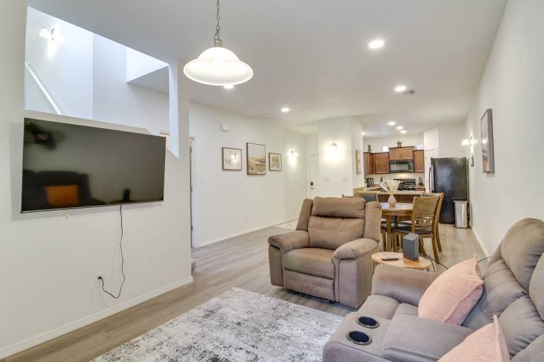 3 Mi to Downtown WFH Friendly ABQ Townhome