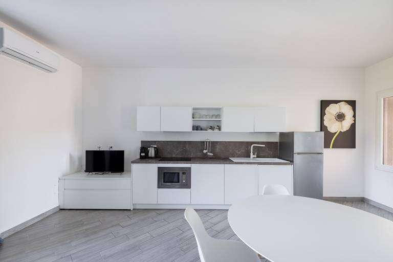 Rental apartment with terrace & pool — photo 3