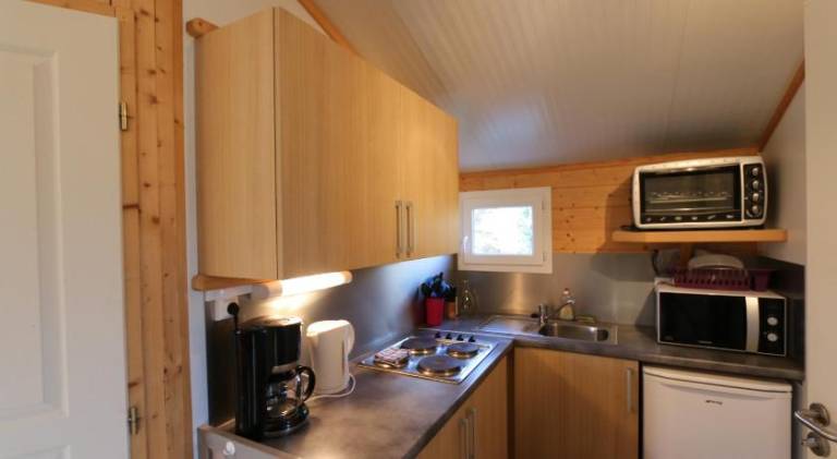 Pleasant chalet with yard, grill & patio | Pets are welcome — photo 3